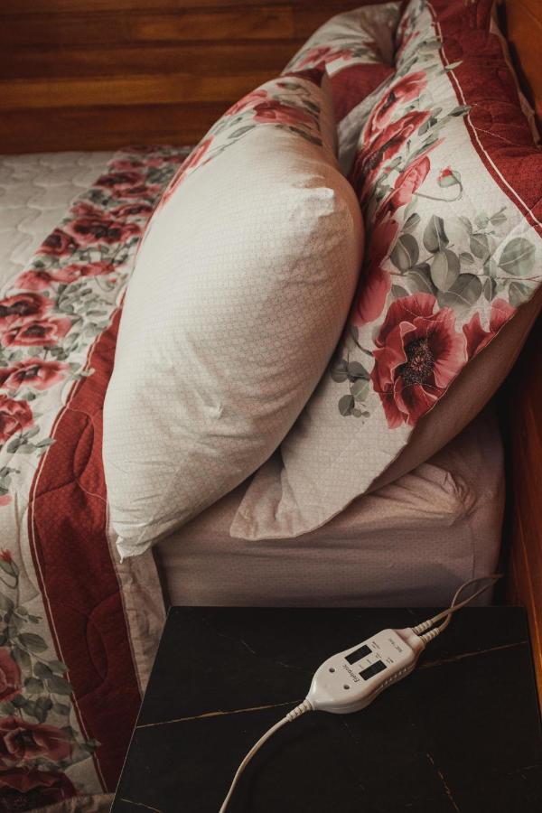 Chale Romantico Com Banheira De Hidromassagem E Lareira 봉헤찌로 외부 사진